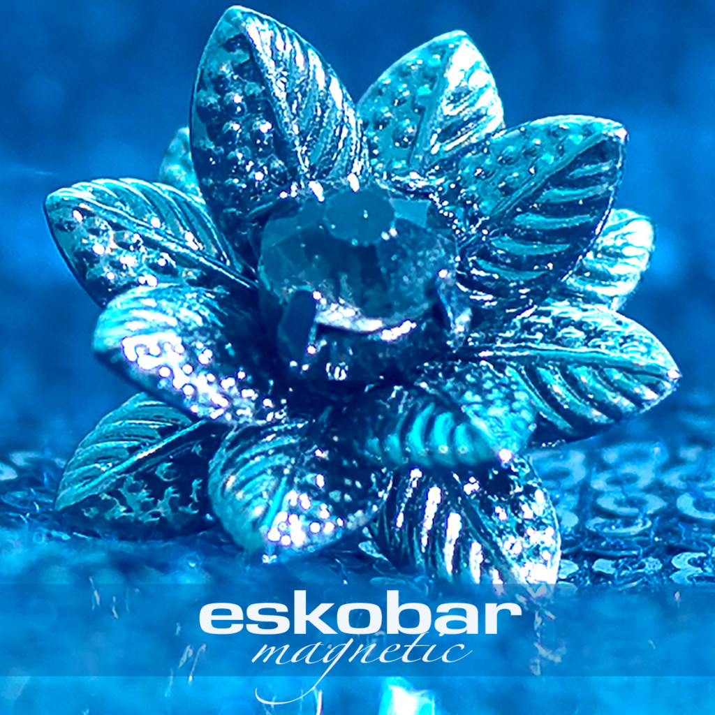 Eskobar Magnetic Cover center